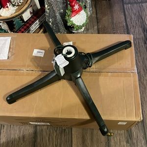 Rotating artificial tree stand